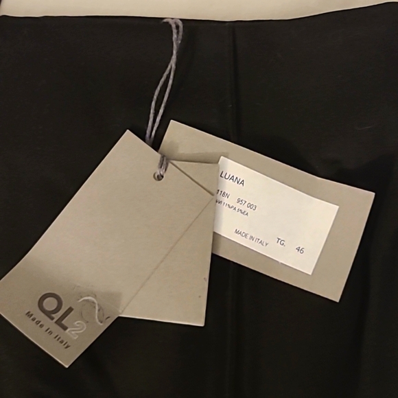 Black Pencil Skirt with slit in back - Picture 6 of 10